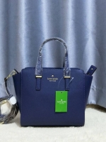 KATE SPADE NEW YORK CEDAR STREET HAYDEN BAG กระเป๋าถือหรือสะพายหนัง Saffiano สวยหรูอยู่ทรงสไตล์ PRADA ด้านหน้าประดับโลโก้สีทองสวยไฮโซ ภายในมีช่องซิปและช่องเล็ก ซับในอย่างดีสกรีนลาย Kate Spade กว้างและจุ ใส่ ipad mini กระเป๋าสตางค์ ของใช้ได้เยอะ มีหมุดรองฐ