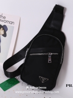 Prada nylon mini sling backpack สินค้า Premium gift 100% กระเป๋าคาดตัว คาดไหล่ คาดอก ทำจากวัสดุผ้าไนลอนคุณภาพดี น้ำหนักเบา อะไหล่เงิน มีช่องใส่ของด้านหน้า ช่องกระเป๋าสามารถจุของได้พอประมาณ ใส่ Iphone + ของจุกจิก ปากกา ได้สบายเลยค่ะ สายสามารถปรับได้ พิมพ์ล