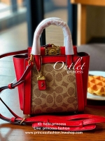 COACH TROUPE TOTE SIGNATURE CROSSBODY BAG กระเป๋าสะพายข้าง/ crossbody size mini หนังแท้ลาย C อะไหล่ทอง vintage เปิดปิดกระเป๋าแบบหมุนล็อค แม่เหล็กในตัว ภายในโล่ง ใส่ wallet สั้น มือถือทุกรุ่น ซัปในเป็นหนังกลับอย่างดี พร้อมสายสะพายถอด ปรับระดับได้ค่ะ