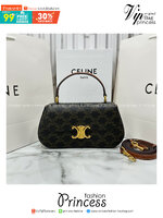 ORI หนังแท้ | CELINE LOLA TEEN size in Triomphe canvas and leather กระเป๋าสะพายทรงคลัช แคนวาสโมโนแกรมอันเก่าแก่ของแบรนด์กูร์ตูร์ คอลเลคชั่น Essentials เหนือกาลเวลาสำหรับผู้หญิงและผู้ชาย