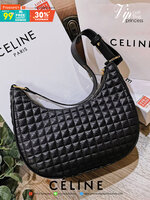 พรีเมี่ยมกิ๊ฟแท้ 100% 】CELINE SHOULDER BAG VIP GIFT WITH PURCHASE (GWP) พรีเมี่ยมกิ๊ฟ Limited Edition จาก CELINE HAUTEPARFUME DUTYFREE COUNTER วัสดุ LAMBSKIN หนังนิ่มสวยอยู่ทรงดีไซน์หรูฮิตสุดๆในเกาหลี เปิดปิดด้วยซิปแบรนด์สีทอง