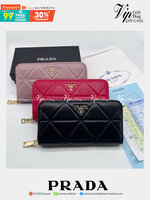 Prada Long Zip Around Wallet กระเป๋าสตางค์ใบยาวซิปรอบ ใช้งานง่าย สวยหรู งานหนังนิ่มฟู ไหล่ทองหรูหรา ด้านในมี 3 ช่องใช้งาน งานจริงคือสวยมาก มาให้สาวๆเลือกใช้กัน 3 โทนสี ราคาดีย์มากกน้าาา สำหรับสาวๆ ที่ต้องการกระเป๋าสวยในราคาสุดคุ้ม!!