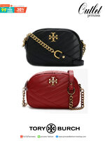 Tory Burch KIRA CHEVRON SMALL CAMERA BAG รุ่น Kira Chevron Small Camera Bag ตอบโจทย์คุณสาวๆ ได้อย่างละมุ่น สวยมาแต่ไกล ลุคหรูดูมีสไตล์ ดีไซน์เรียบหรู แต่ดูไฮไม่เบา..เพิ่มลวดลายด้วยการเย็บเย็บบนหนังเป็นลายเส้น (Chevron) ตกแต่งสายสะพายด้วยพู่ห้อยเกร๋ๆ สายยา