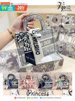 DIOR MINI BOOK TOTE กระเป๋าถือทรงมินิโท้ท Shopping สวยคลาสสิค พกพาสะดวก ใช้งานง่ายสุดๆ วัสดุงานทอละเอียดคุณภาพดี ภายในเป็นช่องโล่ง ใบจริงงานสวยเกินเบอร์!! ไม่ผิดหวังจ้า