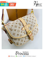 LV Saumur BB bag Monogram Mini jacquard weave กระเป๋าสะพายรุ่นใหม่ เปี่ยมสไตล์หรูหราทอลาย Monogram Mini เทคนิคแจ็คการ์ดดีไซน์ใหม่เผยเสน่ห์คลาสสิกผสานความร่วมสมัยอย่างลงตัว