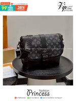 LV Saumur Messenger Bag Monogram Eclipse Canvas Bag กระเป๋าสะพายทรงแมสเซ็นเจอร์ ดีไซน์ทันสมัย คอลเลคชั่นสุดหล่อ ดีไซน์คลาสสิคแฝงดีเทลความหรู