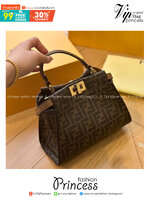 FENDI Peekaboo IseeU Petite canvas ff bag กระเป๋าสะพายหนังแคนวาส ทรงที่เป็นเอกลักษณ์ของแบรนด์ พิมพ์ลายโมโนแกรมเต็มใบ