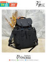 Bottega Veneta Shadow Signature Flap Backpack กระเป๋าเป้ โดดเด่นด้วยงานสานตารางสวยคลาสสิคเรียบหรูเป็นเอกลักษณ์ ดีไซน์เรียบง่าย แต่ดูแพง กิมมิคที่ใครๆก็อยากเป็นเจ้าของ