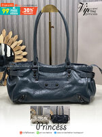 ORI หนังแท้ | Balenciaga Le City Bag East-west Bag กระเป๋าถือ/สะพายข้างทรงยาวดีไซน์โดดเด่นสวยเท่ล้ำสมัย ที่สุดแห่งความไอคอนิกไม่เหมือนใคร มีกิมมิคและลูกเล่นแพรวพราว