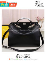 FENDI Monster Bag 36cm เกรดเทพออริจินอล กระเป๋ายอดนิยมของแบรนด์ ดีไซน์สวยเรียบหรูแฝงด้วยความเก๋ สามารถสะพายหรือถือ เหมาะสมกับวัยรุ่น สะดวกในการพกพาไม่ว่าสาว ๆ จะไปเที่ยวต่างจังหวัด ต่างประเทศหรือแม้กระทั่งทำกิจกรรมแอดเวนเจอร์ต่าง ๆ ก็ไม่ทำให้เกะกะแต่อย่าง