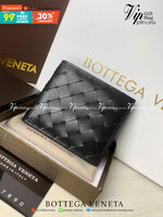 VIP 】BOTTEGA VENATA WALLET กระเป๋าสตางค์ใบสั้นคุณผู้ชาย รุ่นตามหา มาเท่าไหร่ไม่เคยพอเลยค่า เป็นรุ่นคลาสสิกที่หยิบมาใช้งานได้บ่อยที่สุด งานหนังลูกวัวแท้ทั้งใบสวยมากนะคะ ใช้ทนทานได้นานเลยค่ะ ภาพสินค้าถ่ายจากงานขายจริง พร้อมส่งที่ไทยราคาสุดคุ้มห้ามพลาดค่ะ!