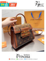 LV Dauphine Capitale Bag / LV HandBag กระเป๋าสะพายข้าง พร้อมหูจับในตัวใช้งานว่าย พิมพ์ลายโมโนแกรมสุดหรูจากแบรนด์ดัง ภายในจุของได้เยอะ ขนาดกำลังสวย ใช้เป็น every look ได้เลยค่ะ ใบนี้คือสวยหรู คุ้มสุดๆไม่ควรพลาดเลยค่า