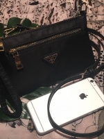 งานพรีเมี่ยมกิ้ฟ จากเคาเตอร์ต่างประเทศคะ 🐼รุ่น Limited edition ค่า ได้ กระเป๋าอเนกประสงค์ จากแบรนด์ PRADA มาค่า เป็น กระเป๋าผ้าไนล่อน ตามแบบฉบับของแบรนด์เลย ใบนี้มีสายยาวให้คะ #เลิศมาก สะพายเป็น shoulder bag หรือ ถือได้คะ logo brand ใช้แล้วสวยมากๆ