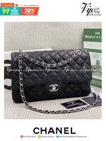 หนังแท้ CHANEL LARGE CLASSIC JUMBO HANDBAG 30cm พร้อมส่งที่ไทย Lambskin & Grained Calfskin กระเป๋าสะพายคลาสสิกใบใหญ่ หนังแท้และโลหะสีทอง/สีเงิน ภาพสินค้าถ่ายจากงานขายจริง ใช้งานต่างประเทศได้