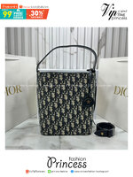 ORI หนังแท้ | DIOR Small Diorstar bucket bag Oblique jacquard fabric กระเป๋าสะพายทรงบัคเก็ต รุ่นใหม่ Cruise 2026 โดดเด่นด้วยดีไซน์ที่ง่ายต่อการใช้งานและมีประโยชน์ใช้สอยหลากหลาย