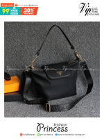 PRADA MINI WITH ZIP / PRADA nylon crossbody bag วัสดุ Nylon เนื้อหนาคุณภาพดีตามแบบฉบับแบรนด์ ด้านหน้าประดับโลโก้แบรนด์ สามารถสะพายได้ 2 แบบ