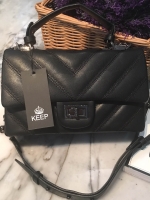 สินค้าเข้าใหม่ งานขายดี 🛍ทางร้าน ได้กระเป๋า จากแบรนด์ KEEP รุ่น KEEP shoulder coco chain handbag สวย หรู มากๆ เลยน๊า กระเป๋าอยู่ทรง หนังแกะนิ่มมากคะ สายโซ่ มีที่รองไหล่ สะพายสบายคะ สายปรับ สั้น ยาวได้คะ #ใบจริงสวยมาก เข้ากับชุดได้ง่ายมากๆ #ถือหรือส