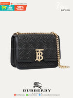 พรีเมี่ยมกิ๊ฟแท้ 100% 】BURBERRY FRAGRANCES LEATHER CROSSBODY BAG VIP GIFT WITH PURCHASE (GWP) กระเป๋าสะพายพรีเมี่ยมกิ๊ฟรุ่นใหม่ล่าสุด Limited จาก BURBERRY Perfume DutyFree หนังขึ้นลายแบรนด์โมโนเเกรมคอลเลคชั่นใหม่ทรงเหลี่ยมสวยหรูสุดๆ