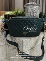 Guess Woman Factory Belt Bag กระเป๋าสะพาย/คาดเอว/คาดอก รุ่นใหม่ดีไซน์ยอดนิยมจาก GUESS FACTORY วัสดุหนังเเกะสังเคราะห์เนื้อหนานิ่มลายตาราง เปิดปิดด้วยซิปสะดวกใช้ ด้านหน้ามีโลโก้ ภายในมีโลโก้และช่องซิป มาพร้อมสายสะพายให้เลือกใช้ถึง2แบบไม่จำเจ ทั้งสายโซ่และส