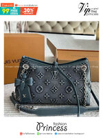 LV CarryAll BB Monogram Denim Bag กระเป๋าสะพายสุดไอคอนิกผสานสไตล์ล้ำสมัยเปี่ยมฟังก์ชัน ไซส์ใหม่ล่าสุด กะทัดรัดใช้งานได้คล่องตัวมากขึ้น เดนิมซีดสไตล์วินเทจ ปั้มนูนโลโก้ลายโมโนแกรม