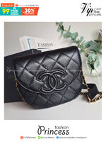 CHANEL VIP CROSSBODY CHAIN BAG กระเป๋าทรงครอสบอดี้ ที่กำลังมาแรงมาในตอนนี้ หนังพียูพรีเมี่ยมลายคาเวียร์ อะไหล่ทองวินเทจทั้งใบ ด้านหน้าประดับโลโก้หนูสุดหรู