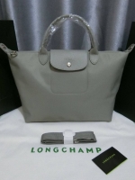 กระเป๋า Longchamp Le Pliage Neo Size M สินค้าใหม่ ของแท้เท่านั้น!!เป็นล็อตผลิตเกินออเดอร์จากโรงงาน มาพร้อมการ์ด/ถุงผ้าแบรนด์/ถุงกระดาษแบรนด์