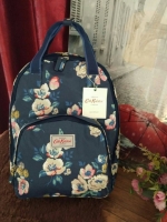 Cath Kidston Backpack Bag - กระเป๋าเป้ สไตล์วินเทจสุดฮิต - เปิด/ปิดกระเป๋าด้วยซิปรอบ - ภายใน มีช่องซิปใหญ่ใส่ของ 2 ช่อง จุของได้เยอะ - ด้านหน้ามีช่องซิปเล็ก 1 ช่อง