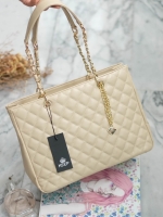 New arrival! KEEP รุ่น Luxury leather tote bag ตัวกระเป๋าหนังแกะสังเคราะห์ ลายหนังสวยมากๆคะ นิ่มสุดๆ รุ่นนี้ ขนาด 34x24x14 cm.สายยาว 26 cm. สะพายไหล่ได้สบายคะ ทรงนี้ เป็นทรงที่ใช้งานง่าย ใช้ได้ทุกโอกาสจริงๆคะ ตัวกระเป๋าขนาดกำลังดีใส่ของได้เยอะ แต่น้ำหนักเ