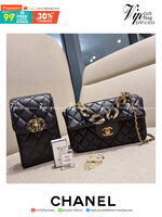 CHANEL GIFT BOX SET Chanel Holiday Makeup & Beauty Gift Sets สุดหรูชวนให้สะสม สุดยอดไอเท็มหายากพร้อมเสิร์ฟครบชุด limited สุดคุ้ม มาพร้อมกระเป๋าสะพายถึง 2 ใบ รุ่นยอดฮิตทั้งนั้น!!ที่พิเศษยังมีน้ำหอมตัวท็อปมาให้อีก chanel no.5 ที่แสนจะเย้ายวน ในขนาด 7.5 ml. 