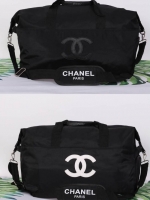 Chanel Authentic VIP Gift Bag Duffle Gym Travel สินค้าเป็นของแท้ รุ่นใหม่ จากเค้าเตอร์เครื่องสำอาง/น้ำหอมของแบรนด์- Chanel vip gift bag ของแท้ 100% ใช้เป็นกระเป๋าเดินทาง/ไปฟิตเนส ไปยิมหรือต่างจังหวัดได้สบายเลยค่ะ หัวซิปปั้มโลโก้ ด้านในเป็นช่องกว้าง และช่อ