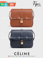 Celine Medium Tabou In Smooth Calfskin พร้อมส่งรุ่นใหม่แล้วค่า กับ CELINE SHOULDER BAG หนังเรียบสวยหรู ปรับดับพวงกุญแจสีทองด้านหน้า ด้านในเปิดด้วยด้วยกระดุม แบ่งช่องใส่ของออกเป็นสัดส่วน พร
