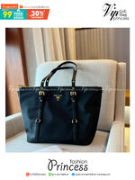 PRADA SHOPPING BAG / PRADA TOTE BAG รุ่นยอดฮิต !!! ปังปุริเย่ 🎉กระเป๋าใบใหญ่ทรงโท้ทหรู เป็นผ้าไนล่อน ตกแต่งรอบใบได้ สวยมาก