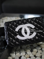 NEW ARRIVAL 2019!! CHANEL WAIST BAG (NOT FOR SALE) กระเป๋าสะพายคาดเอวหรือคาดอกพรีเมี่ยมกิ้ฟของแท้จาก CHANEL วัสดุหนัง PU นิ่มมือ ปักโลโก้สีขาว ด้านในเปิดปิดด้วยฝาปิดกระดุมแม่เหล็ก ใส่ของจุกจิกและมือถือได้ทุกรุ่น มาพร้อมสายคาดเอวแบบเข็มเข็มขัดปรับระดับ อะไ
