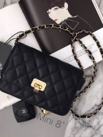 Spell Flat พร้อมส่ง ทั้ง 2 size แล้วน๊าค๊า รอบที่แล้ว ใครไม่ทันรอบนี้ต้อง จัด!! ให้ทันน๊า เพราะ ขายดี หมดเร็ว ม๊ากกก บอกเลย 😘 🖤KEEP spell Flat bag (( mini - classic size )) ตัวกระเป๋าหนังแกะสังเคราะห์ ลายหนังสวยมากๆคะ นิ่ม-ตึง สุดๆ รุ่นนี้