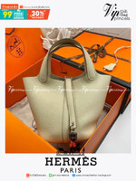 หนังแท้ Hermes Picotin Lock 18 bag กระเป๋าถือแบรนด์หรูระดับโลก งานเกรดออรินอล หนังแท้ทั้งใบ หนังมีลายทอริลลอนคล้ายของจริง มาพร้อมตัวล็อคเคลลี่ Kelly lock รูปทรงเรียบแต่หรู ใช้งานได้ทุกโอกาส ถือง่าย ใช้งานง่าย ภายในโล่งกว้าง ภาพสินค้าถ่ายจากงานขายจริง ใช้ง