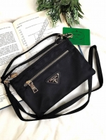 PRADA NYLON CLUTCH WITH ZIP กระเป๋าสะพายทรงคลัชพรีเมี่ยมกิ้ฟจากเคาน์เตอร์ต่างประเทศรุ่น Limited ฮ๊อตสุดๆค่ะวัสดุ Nylon เนื้อหนาคุณภาพดีตามแบบฉบับของแบรนด์ ด้านหน้ามีช่องซิปพร้อมประดับโลโก้แบรนด์อะไหล่ทองหรู ภายในมีช่องซิป หัวซิปปั้มโลโก้ ซับใน Polyester 1