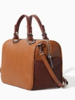 Best Seller!!! ZARA SQUARE BOWLING BAG กระเป๋าถือหรือสะพาย ZARA รุ่นฮิตตลอดกาลวัสดุคุณภาพหนังเเกะเทียมเเบบนิ่ม ทรงสวยดีไซน์เก๋น่าใช้ มีลูกเล่นที่หูหิ้วสามารถปรับระดับได้ มีช่องเล็กใส่ของด้านข้าง ภายในมีช่องเล็กเเละโลโก้มาพร้อมสายสะพายยาวปรับระดับได้เเละที