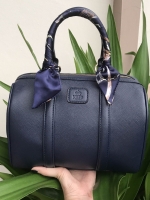 รุ่นขายดี สีใหม่ สวยหรู เวอร์วังมากคะ มาพร้อม ผ้าพันกระเป๋าเข้า set 😘🙏🏻 👜ดีเทลกระเป๋า 🌵สินค้าขายดี ขนาด มินิ สวยมากคะ >> รุ่น KEEP leather Pillow bag สวย น่ารัก ขนาดตอบทุกโจทย์การใช้งาน เห็นแล้ว **หลงรักเลยคะ 