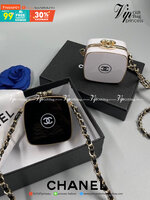 VIP 】CHANEL MINI BAG VIP GIFT WITH PURCHAS-GWP น้องคนสวยมาใหม่จ้า รุ่นใหม่กริ๊บ!!ละมุนคุณหนูต้องมาแล้วแหละ ไซส์มินิน่ารักมากค่ะ มาพร้อมสายสะพายนาวครอสบอดี้ อะไหล่สีทอง ใบนี้สาวๆต้องมีน้า ได้สวยก่อนใคร ต้องจัดแล้วจ้า งานจริงสวยน่าใช้ Chanel mini นาทีนี้กำล