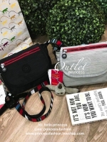 KIPLING SABIAN CROSSBODY BAG กระเป๋าสะพายรุ่นชนช็อปวัสดุ Nylon&Polyester 100% ขนาดกำลังน่ารัก เปิดปิดด้วยฝาปิดกระดุมแม่เหล็กและซิปแบรนด์ ด้านหน้ามี1ช่องซิป พร้อมพวงกุญเเจลิงน้อย ภายในมีโลโก้ ช่องซิปและสายคล้องพวงกุญแจ มีสายสะพายยาวหลากสีเลื่อนปรับระดับได้