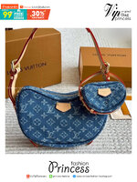 LV Croissant MM Monogram Denim Bag Washed Blue กระเป๋าทรงโค้งมนคล้ายครัวซองต์ สวยชิคฉ่ำก่อนใคร ด้วยดีไซน์สุดเก๋แบบทำถึง เพิ่มดีเทลน่าใช้ด้วยใบลูก ที่แยกออกมาใช้ได้