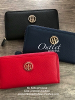 TOMMY HILFIGER Zipper Wallet & Valet เปิด - ปิดกระเป๋าด้วยซิปรอบ ด้านในมีช่องใส่บัตร ช่องใส่ธนบัตรและช่องซิปใส่เหรียญ จะมอบเป็นของขวัญหรือใช้เองก็แนะนำเลยค่ะ