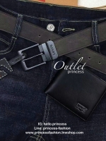 Levi’s Belt and Wallet Gift Set ในเซตประกอบด้วยกระเป๋าสตางค์พับสองตอนและเข็มขัดวัสดุหนังคุณภาพดี กระเป๋าสตางค์ปั้มโลโก้ด้านหน้าภายในมีช่องใส่บัตรและธนบัตรแยกเป็นสัดส่วน เข็มขัดหนังกลับใช้ได้ในทุกโอกาสนะคะ