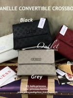 💕GUESS JANELLE CONVERTIBLE CROSSBODY BAG กระเป๋าสะพายข้างรุ่นใหม่ชนช้อปจากGuess สะพายได้ทั้งสายคู่และสายเดี่ยว สายสะพายโซ่ต่อหนังไม่เจ็บบ่า โลโก้ด้านหน้าตัวนูนเด่นชัด วัสดุหนังpu ลาย signature รอบใบ เปิดปิดด้วยกระดุมแม่เหล็กและซิป ภายในมีช่องซิปให