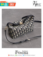 Medium DiorTravel Nomad Pouch Blue Dior Oblique Jacquard / DIOR AMBER MEDIUM BUCKET BAG กระเป๋าถือทรงพอช หรูหรามีสไตส์เป็นเอกลักษณ์