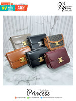 ORI หนังแท้ | 9" CELINE CLASSIQUE TRIOMPHE bag in natural leather กระเป๋าสะพายรุ่นยอดนิยม ด้วยรูปทรงสี่เหลี่ยมผืนผ้า ดีไซน์คล่องตัวถ่ายทอดให้เห็นถึงแก่นแท้ของสไตล์