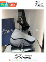 Dior Saddle Atelier bag / DIOR DARK GRAY GRAINED CALFSKIN WITH ATELIER SIGNATURE SADDLE BAG / Dior men saddle bag เกรดเทพออริจินอล หนังแท้ ภาพถ่ายจากสินค้าจริง ใช้งานต่างประเทศได้