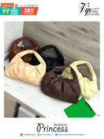 Bottega Veneta The Shoulder Pouch Bag กระเป๋าสะพายรุ่นยอดฮิต หนังเรียบสวยผิวสัมผัสนุ่มมาก ดีไซน์เฉพาะตัว ใบจริงสวยคมทุกสี