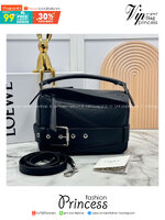 ORI หนังแท้ | Loewe Small Puzzle Biker bag in shiny Leather 24cm กระเป๋าสะพายทรงกล่องพัซเซิล รุ่นใหม่ล่าสุด คล้ายเข็มขัดด้านหน้าสวยเท่โดดเด่นสไตส์ไบเกอร์ ด้วยเส้นสายเรขาคณิตอันโดดเด่นและรูปทรงลูกบาศก์