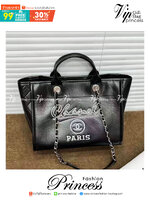 CHANEL shopping bag / Chanel Tote Bag งานหนังทั้งใบ หน้าปักโลโก้ Chanel Paris สวยคลาสสิก ใช้งานได้หลายโอกาส ภายในโล่งกว้าง จุของได้เยอะ พร้อมส่งที่ไทย ภาพถ่ายจากงานขายจริง ใช้งานต่างประเทศได้